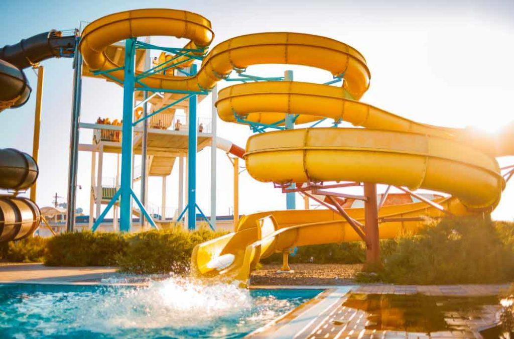 Dream World Water Park in Lucknow is a one-of-a-kind aqua world where you will get everything from simple water rides to exciting video game parlours.