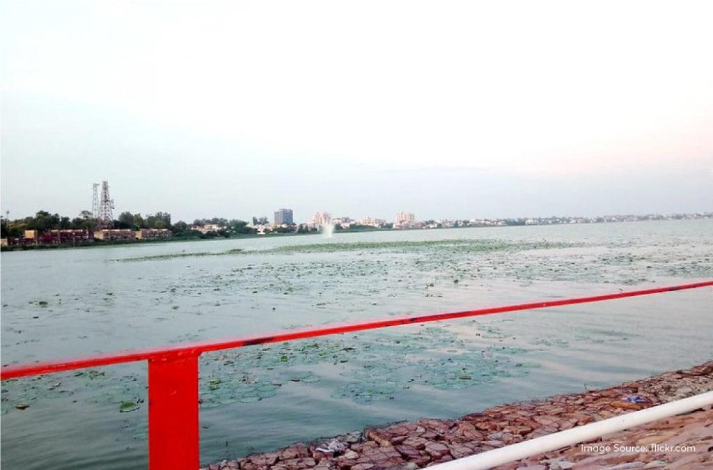 When you visit Ramgarh Lake, pay a visit to Nauka Vihar as well. This is one of the best places to visit in Gorakhpur if you are a slow boating lover.