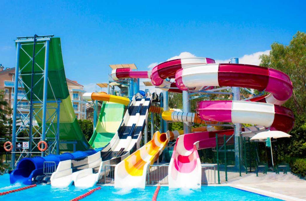 Nilansh Water Park in Lucknow is the perfect party spot for kids and families. You have lush green trees surrounding fun water bodies and you can take a dip in these cool waters while sipping on your favourite mocktails and cold drinks!  