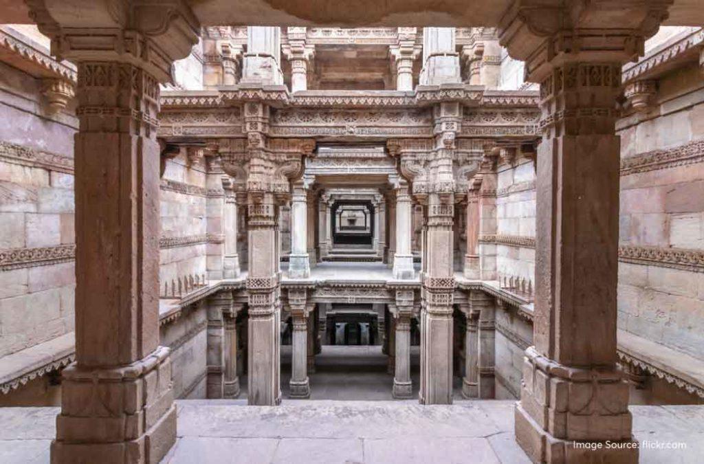 Adalaj Stepwell is constructed in the Indo-Islamic style in the year 1498. It is well-known for its spiritual carvings, idols of deities, and inscriptions that hold great spiritual significance for the Hindus and Jains. 