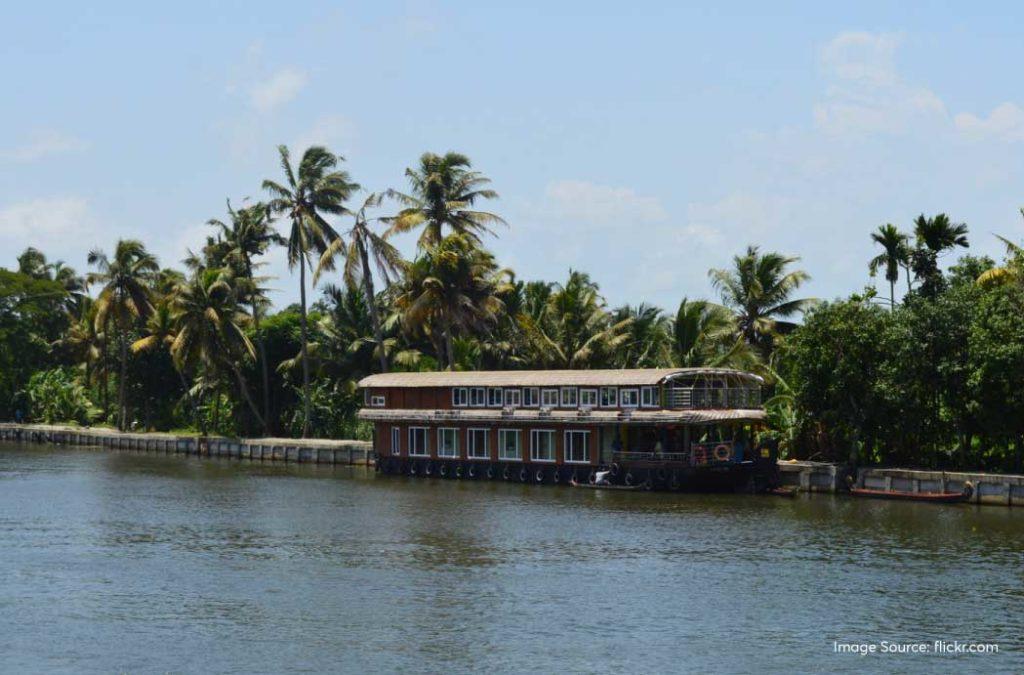 Amidst the drifting mist and silent breezes, exploring Alleppey backwaters will be a brilliant idea.