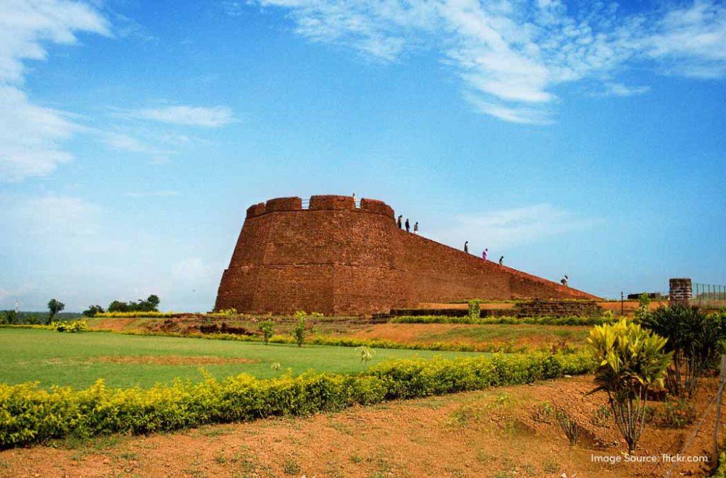 Bekal Fort is one of the most stunning places to visit in Kasaragod. It is spread across an area of 40 acres and happens to be the largest fort in Kerala