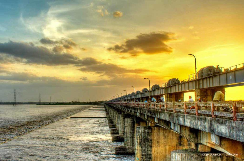 The Dowaleswaram Bridge or the Dowaleswaram Barrage is built on the lower stretch of river Godavari where it finally empties into the Bay of Bengal. 