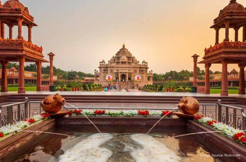 Delhi Temple Akshardham is the most sought-after tourist attraction in the capital because of its musical fountain show