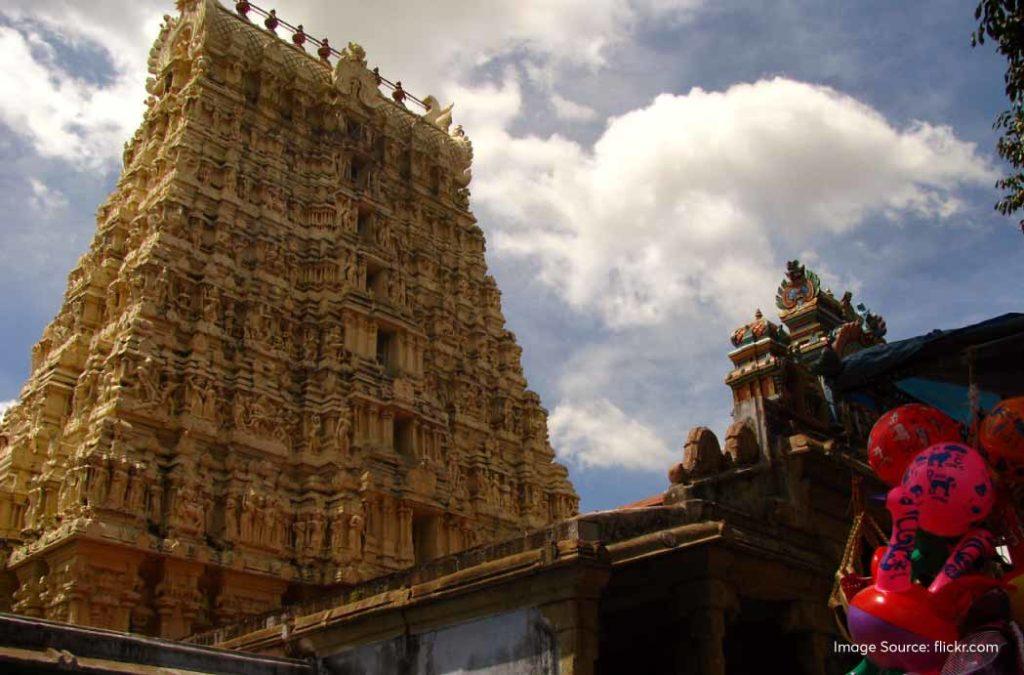 People believe that coming to Papanasam Temple and offering prayers will rid them of all their sins.