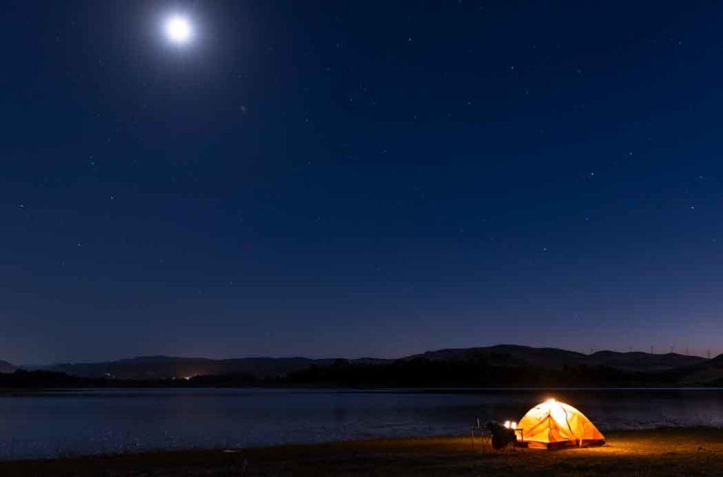 we suggest that you consider setting up your camp near Sambhar Lake. 