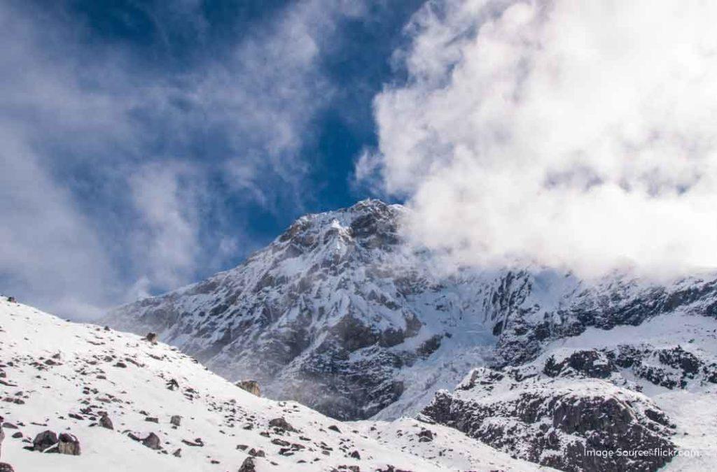 Explore one of the best mountain passes in India