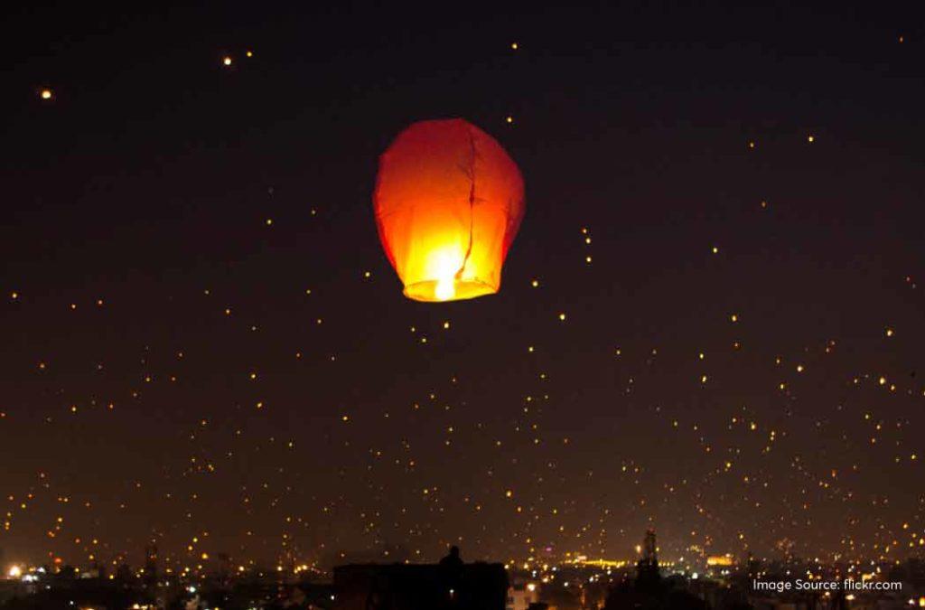 During the kite festival in Gujarat, cultural programs and activities that shed light on the ethnic history of Gujarat 