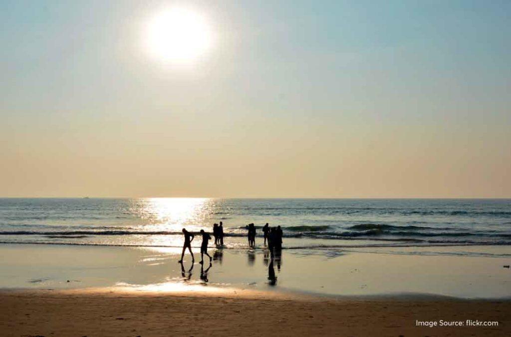 Explore one of the best beaches in Gokarna for a thrilling time 
