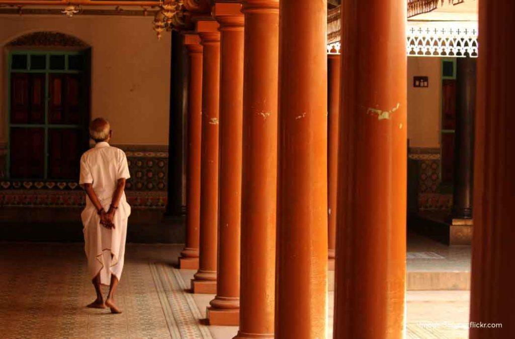 If we break down the word Chettinad - ‘Chetti’ refers to the Chettiyars and ‘Nad/Nadu’ refers to land. 