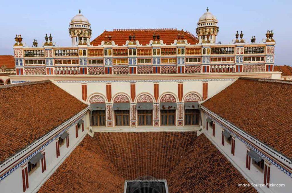 Chettinad will show you the perfect glimpse of the magnificent mansions blending well with the rustic village set-up. 