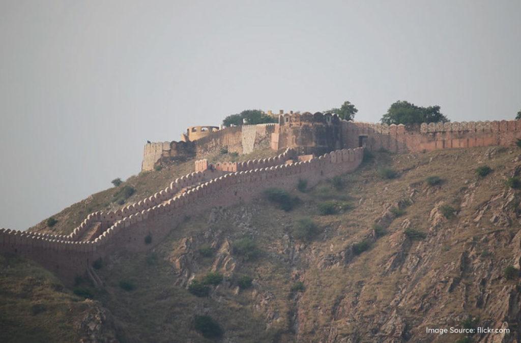 The fort was initially named ‘Sudershangarh’ but was later renamed to ‘Nahargarh’ to commemorate Prince Nahar Singh Bhomia. ‘Nahargarh’ also means ‘abode of tigers’. 