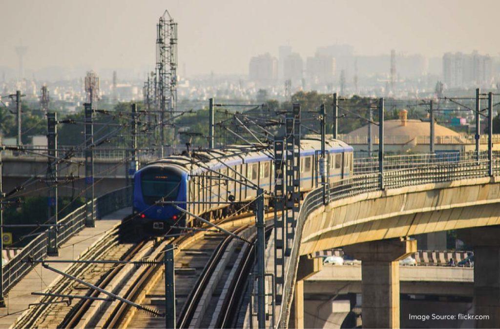 The Chennai metro fares range from INR 10 to INR 50 depending upon the distance that you are travelling and the routes. 