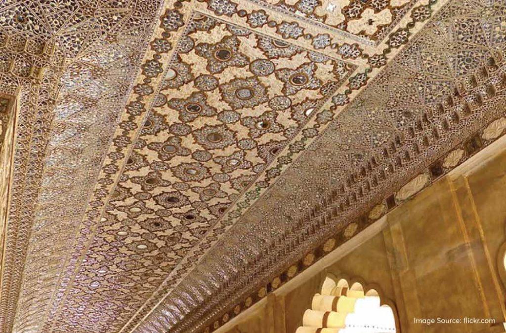 The Sheesh Mahal is a visual spectacle with its large chandeliers, impressive carvings, detailed designs and mirrors that come in all sizes and colours.