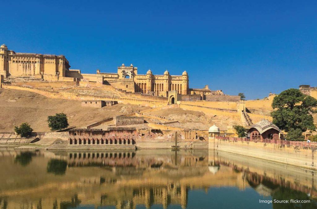 You must have seen the magnificence and regal charm of the Amer fort in the film - Jodhaa Akbar. 