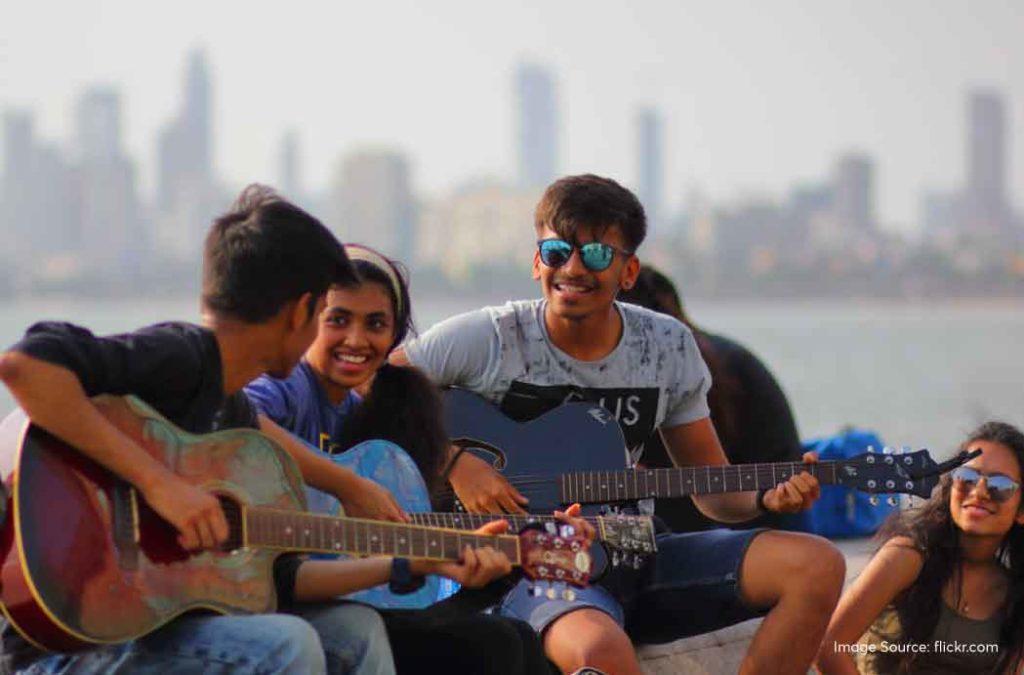 Visit the famous Marine Drive in Mumbai across the sea