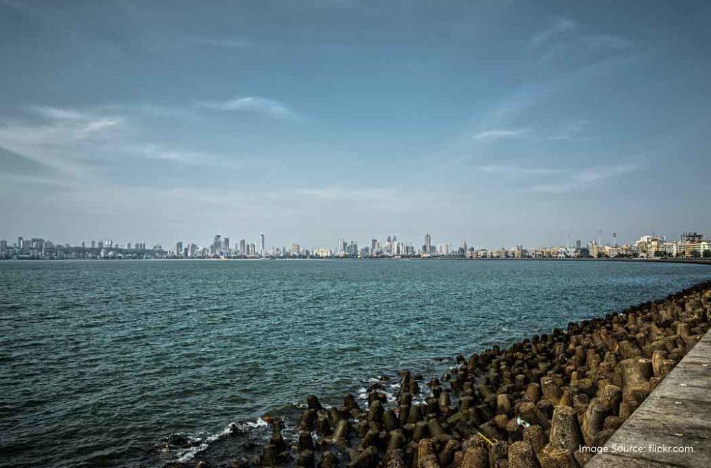 Visit the famous Marine Drive in Mumbai across the sea