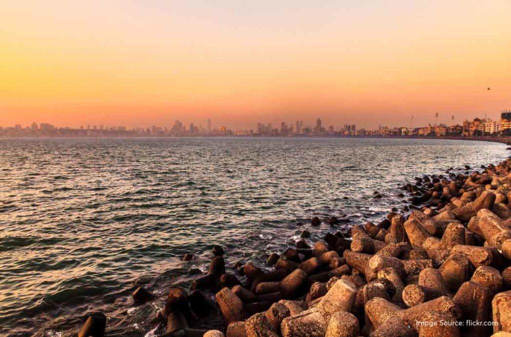 Visit the famous Marine Drive in Mumbai across the sea