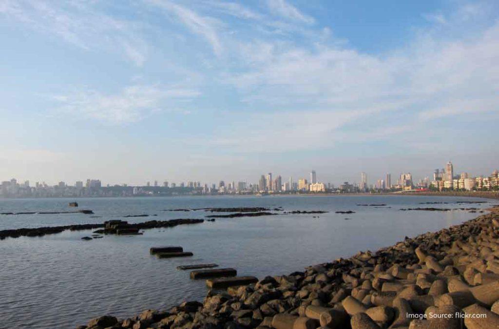 Visit the famous Marine Drive in Mumbai across the sea