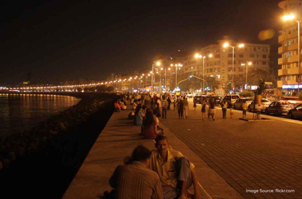 Visit the famous Marine Drive in Mumbai across the sea