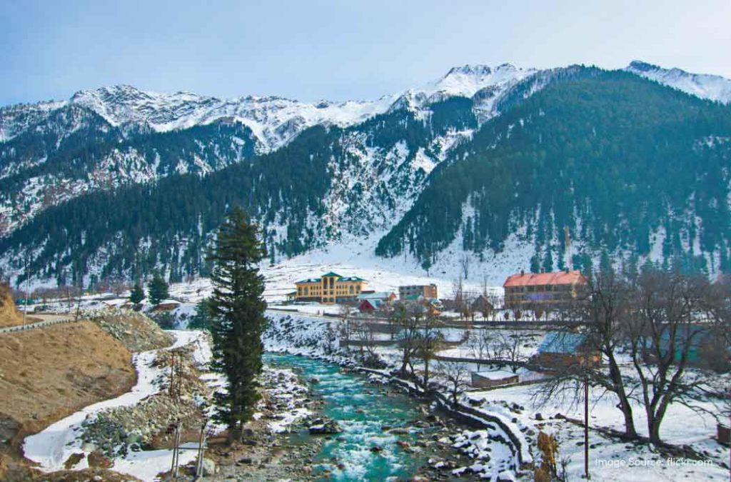 Check out the best Kashmir tourist places for a great time