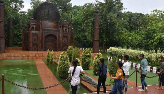 tourist places near agra within 500 kms