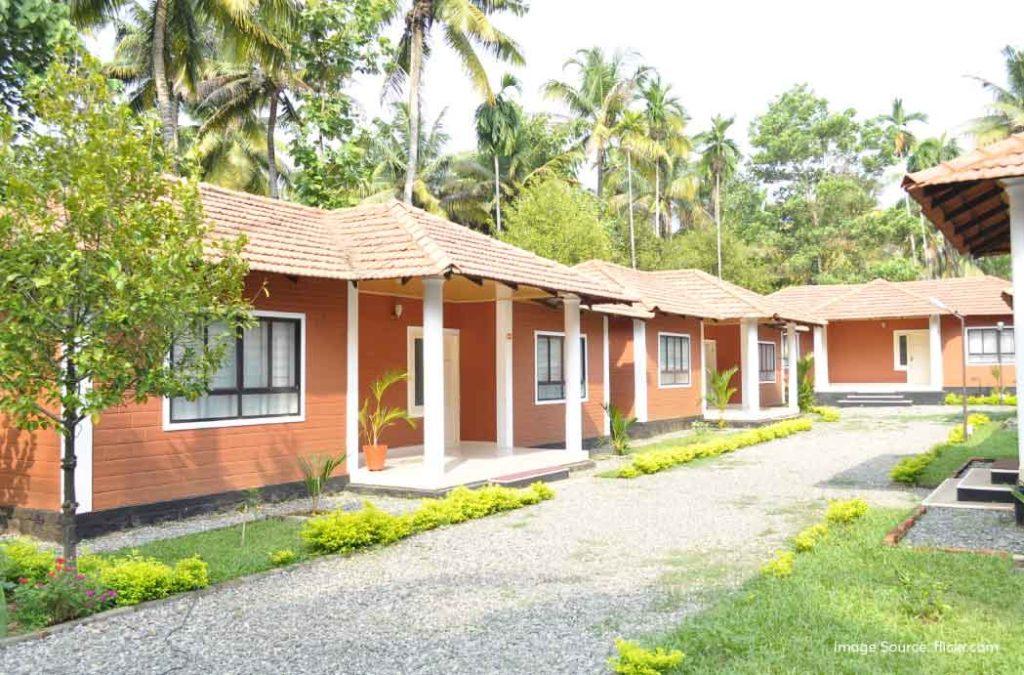 Kandamkulathy is among the famous Ayurvedic retreats in Kerala. It is a beautiful health resort that is present on the banks of river Chalakkudy.