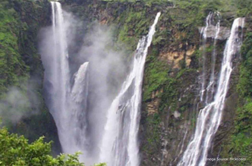 About 50 kilometres away from the Agumbe village is Kunchikal Falls.