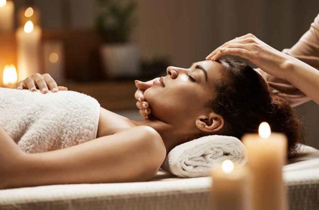 It is one of the first ayurvedic retreats in Kerala and has a very good reputation when it comes to holistic treatments and healing sessions.