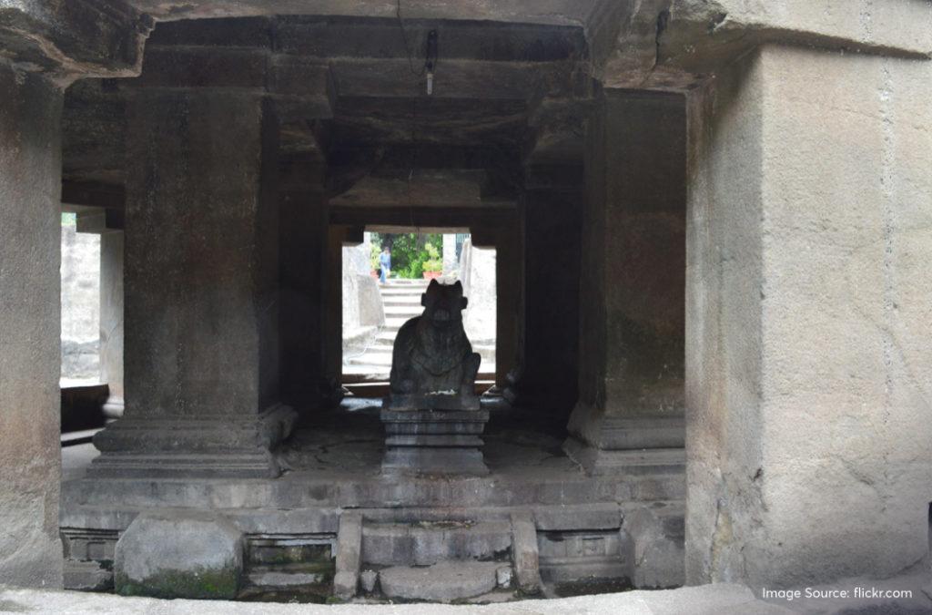 The Pataleshwar Temple is dedicated to Lord Shiva and is one of the notable constructions of the Kalchuri era.