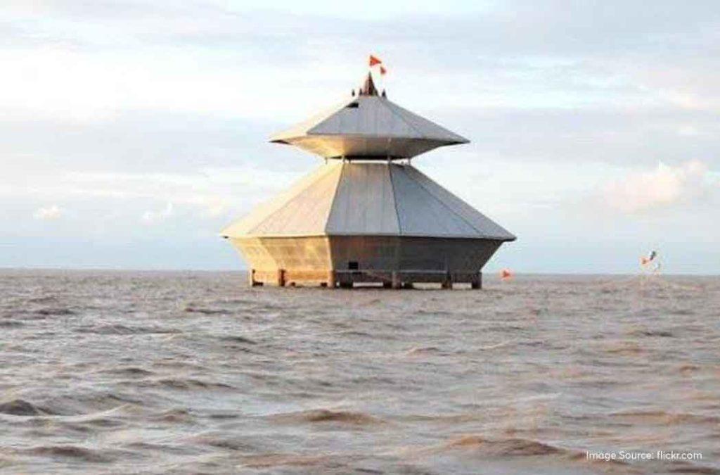 Stambheshwar Mahadev Temple is located in Kavi Kamboi of Gujarat, a place that is about 70kms away from Vadodara.