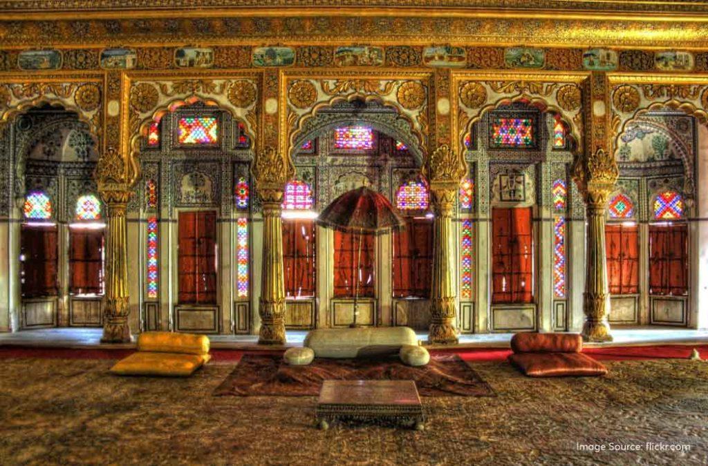 Phool Mahal or the ‘Flower Palace’ was the gathering spot of the men, much like the Phool Mahal was for the ladies. 