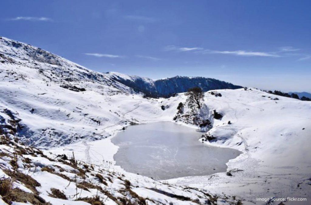 you will reach the Jhandi Top and from there, you will start your descent for about 1.5 kilometres to reach Brahmatal campsite. 