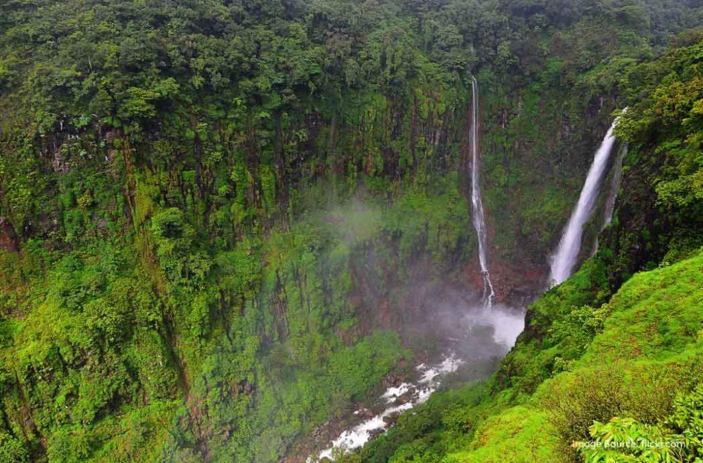 Check out the best waterfalls in Maharashtra