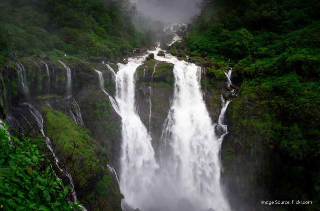 Check out the best waterfalls in Maharashtra