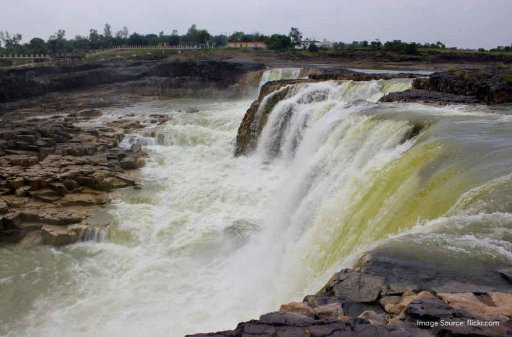 Check out the best waterfalls in Maharashtra