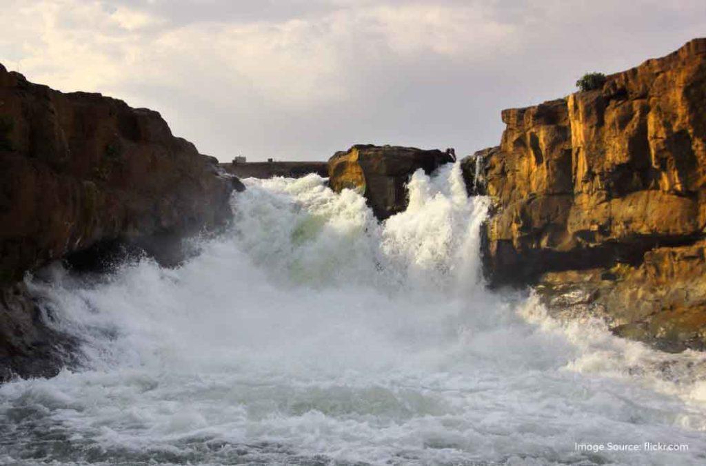 Check out the best waterfalls in Maharashtra