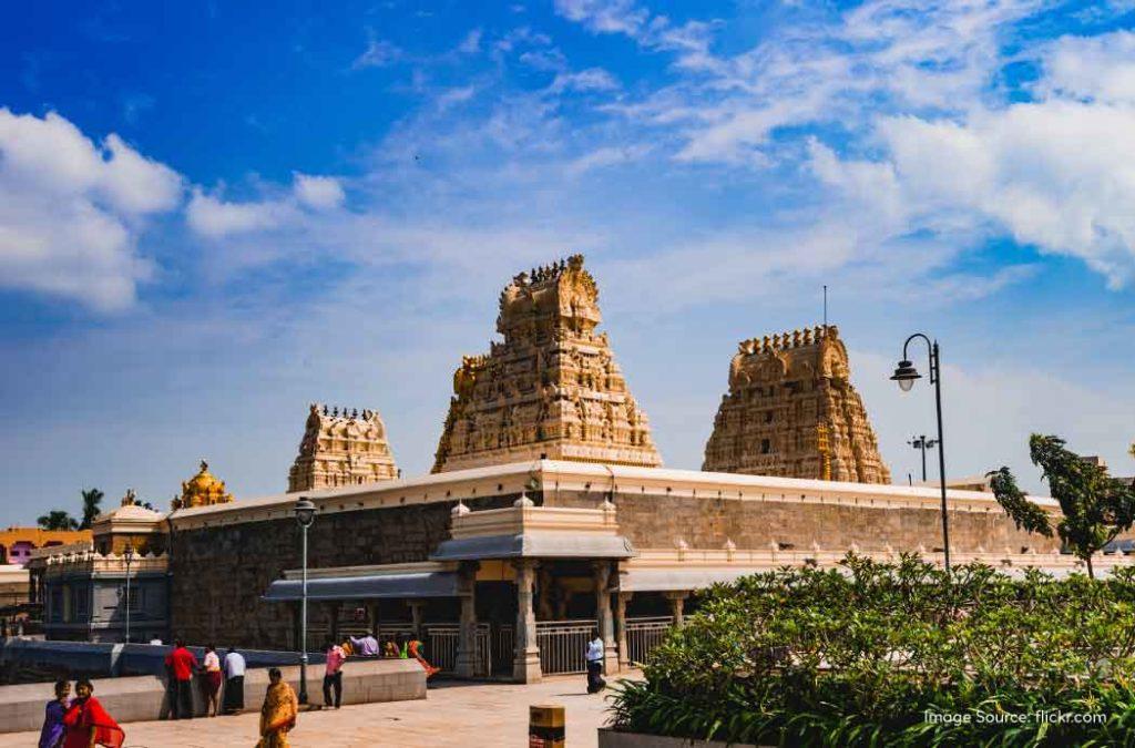 Check out the best places to visit in Kanchipuram