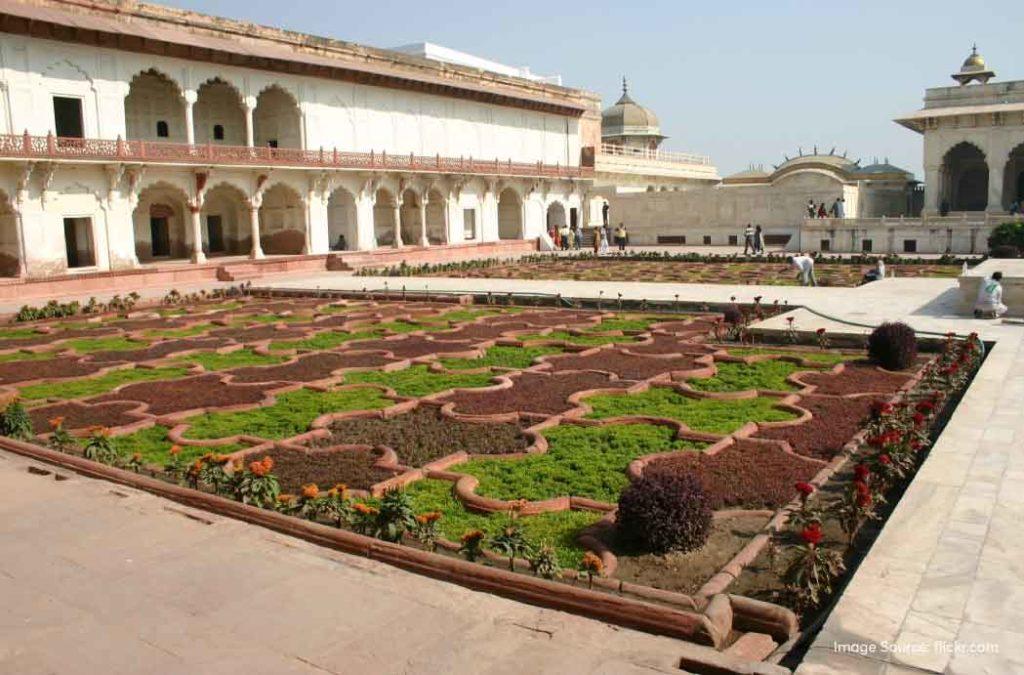 Here is the list of big forts in Agra for a historic exploration