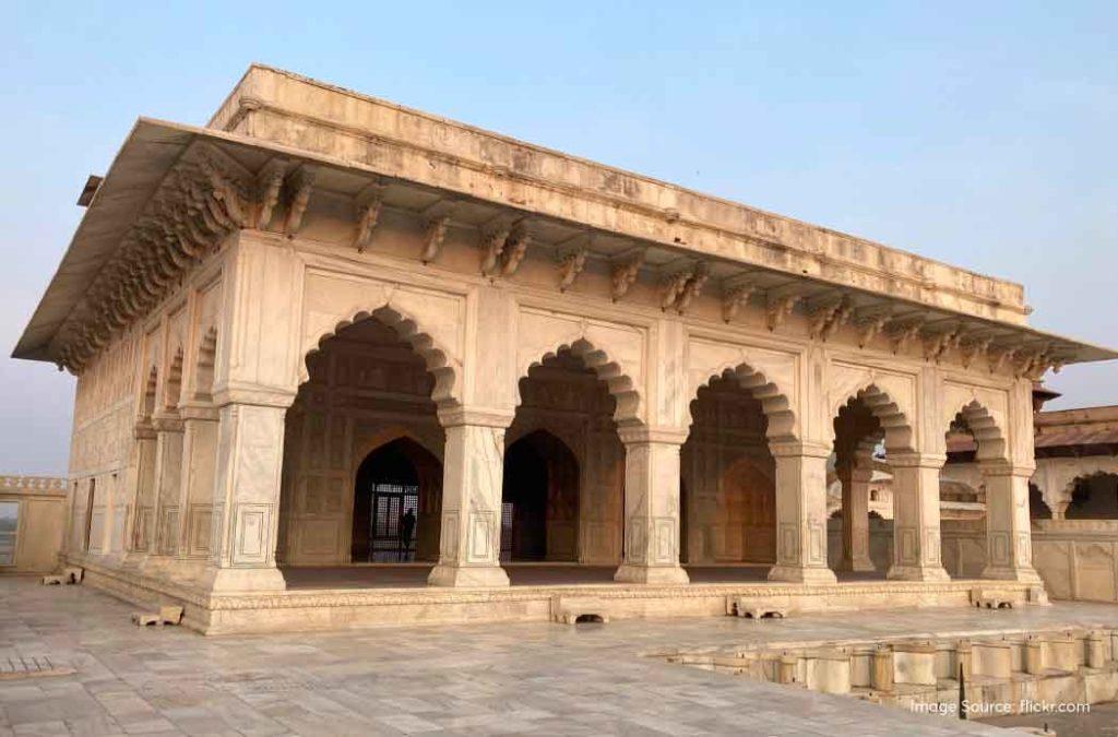 Here is the list of big forts in Agra for a historic exploration