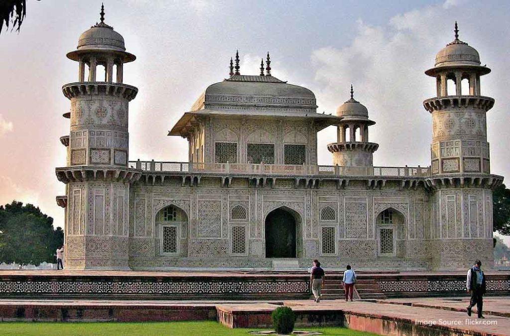 Check out the best places to visit in Agra