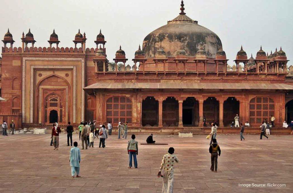 Check out the best places to visit in Agra