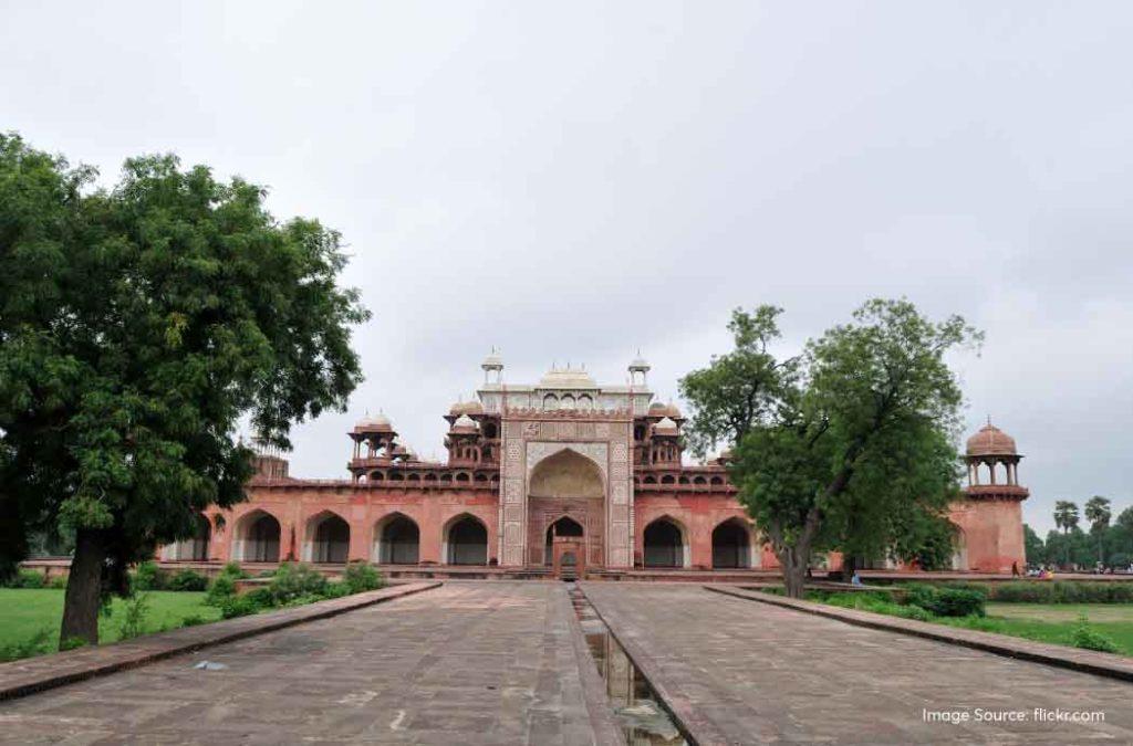 Check out the best places to visit in Agra