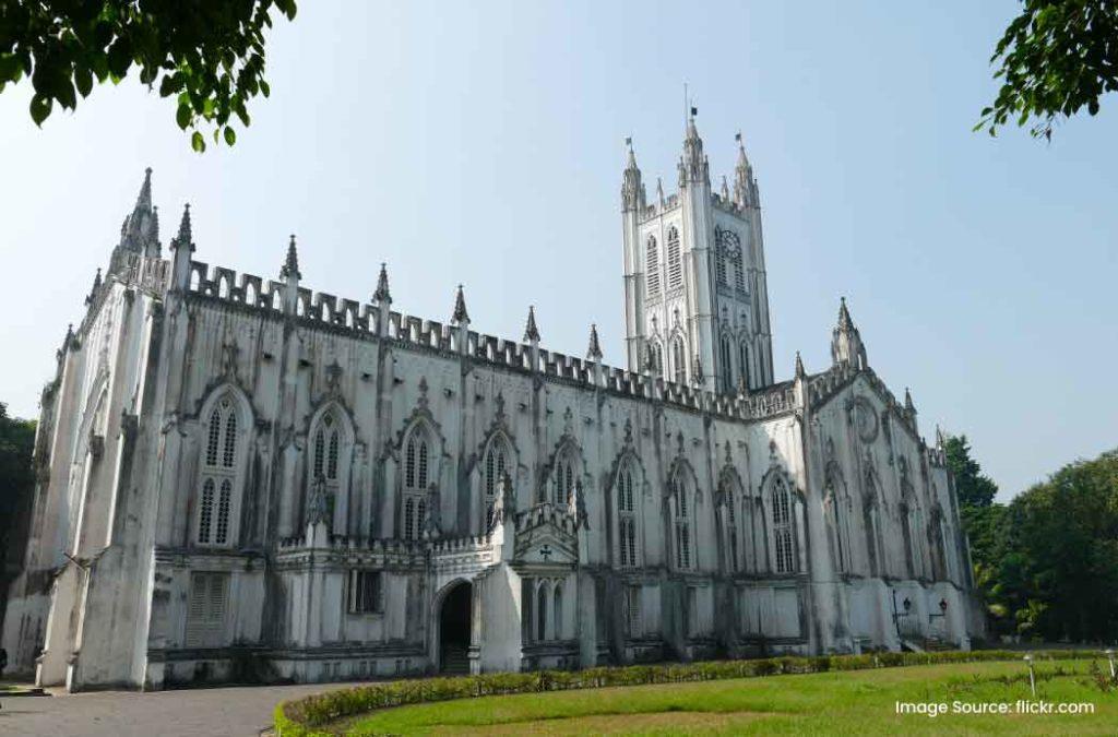 While looking for things to do in Kolkata, you can admire the architecture of St. Paul’s Cathedral.