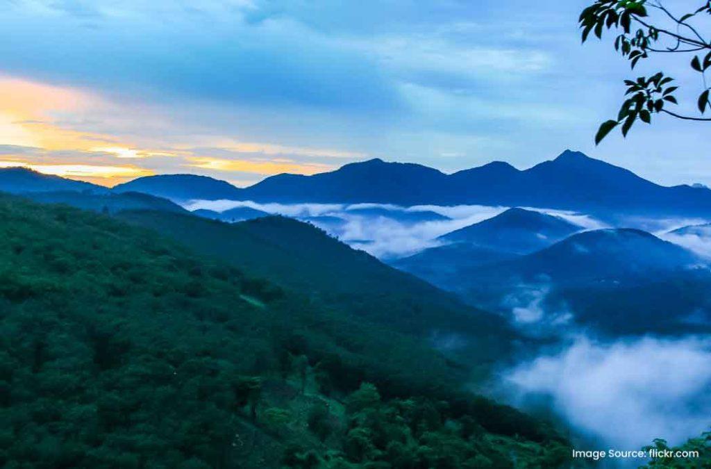 Witness the breathtaking mountain views during monsoon, the best time to visit Kerala for relaxing getaway.