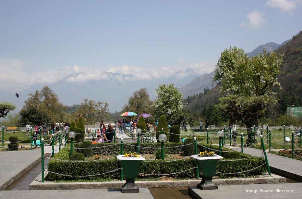 Check out the best places to visit in Srinagar