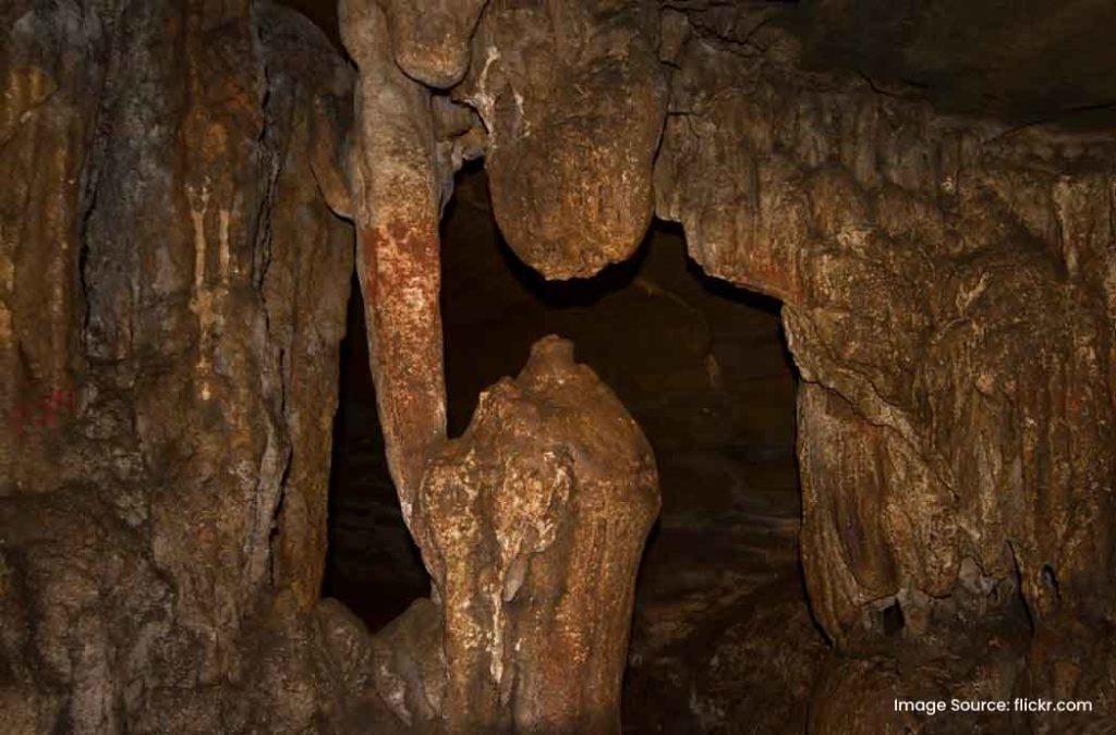 Kailasha and Kutumsar Caves is one of the famous tourist places to visit in Chhattisgarh.