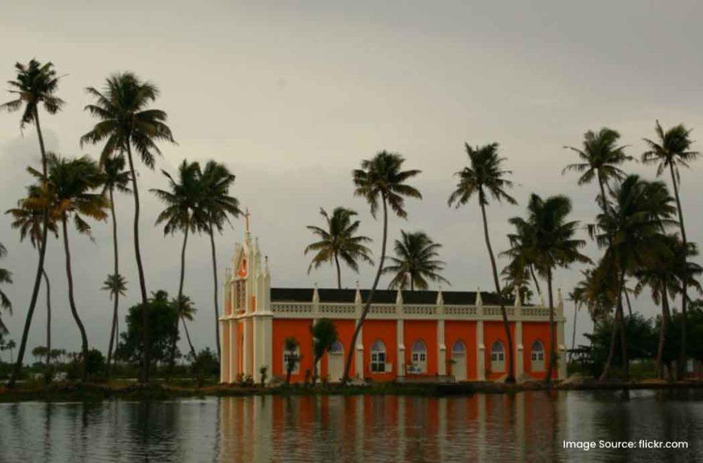 Kumarakom Backwaters is one of the famous places to visit in Kottayam known for its backwater activities.