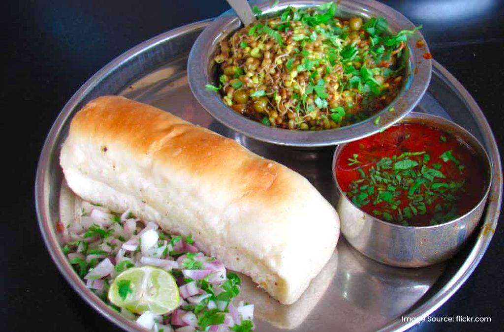 Check out the best and famous food of Maharashtra