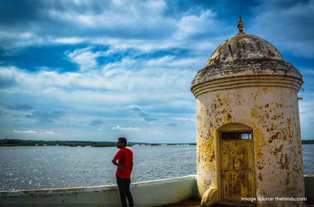  Mukkombu (Upper Anicut) is one of the best picnic places to visit in Trichy.